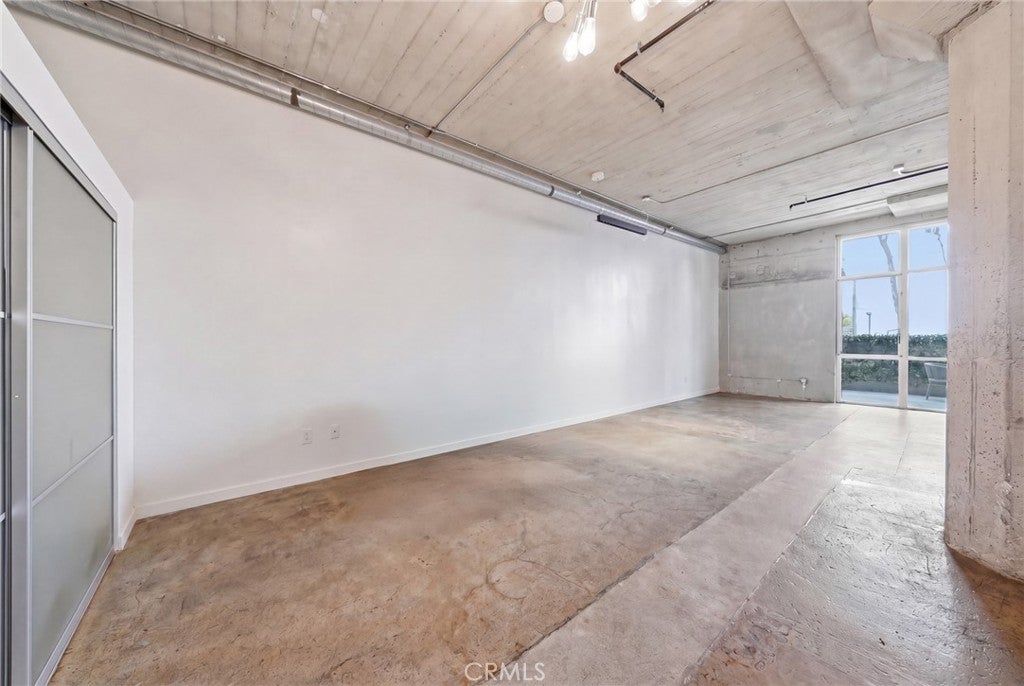 825 E 4th St 101
