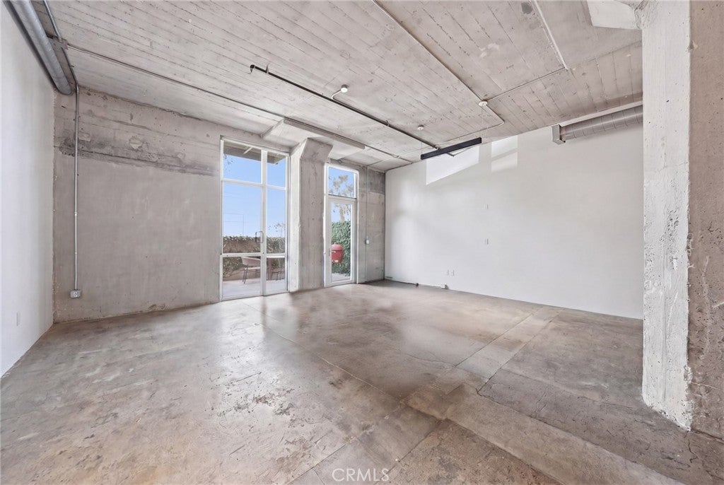 825 E 4th St 101