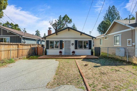 Photo of 972 Pinon Lane, Big Bear, CA 92314 (MLS # 219154623DA)