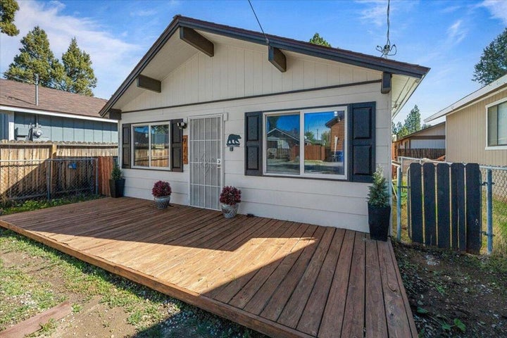 Photo 1 of 19 — 972 Pinon Lane, Big Bear, CA 92314