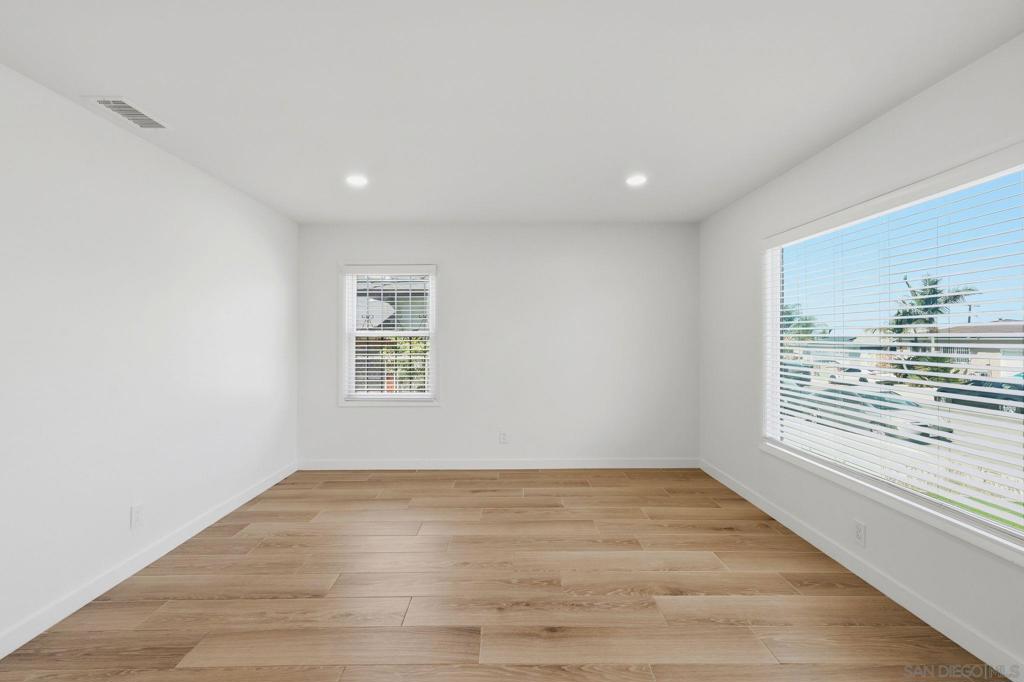 5345 Encina