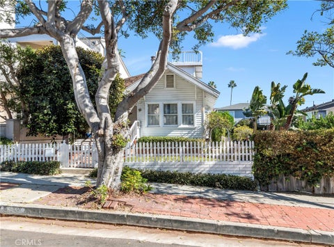 Photo of 214 Dahlia AVE, Corona Del Mar, CA 92625 (MLS # NP26217744)