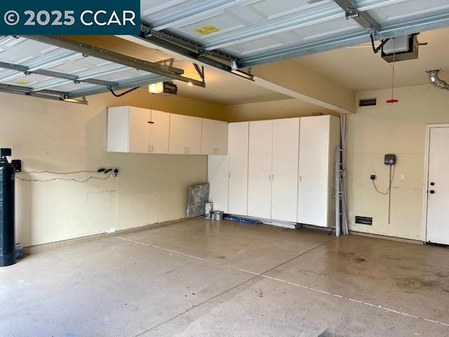 TASSAJREEK - Residential Lease