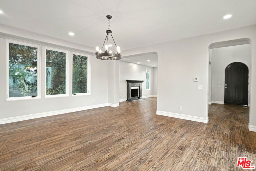 Photo of 5309 Louise Avenue, Encino, CA 91316 (MLS # 25561829)