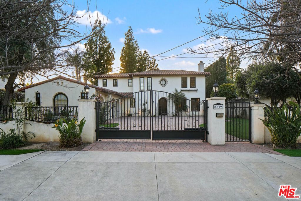 Photo of 5309 Louise Avenue, Encino, CA 91316 (MLS # 25561829)