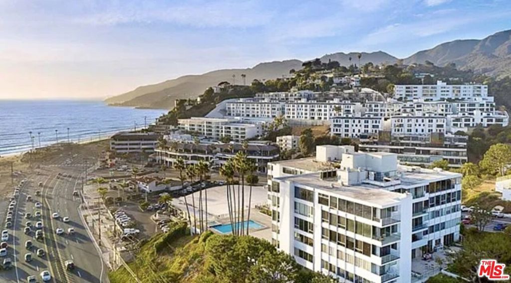 Photo of 17350 W Sunset Boulevard #PH2, Pacific Palisades, CA 90272 (MLS # 25573689)