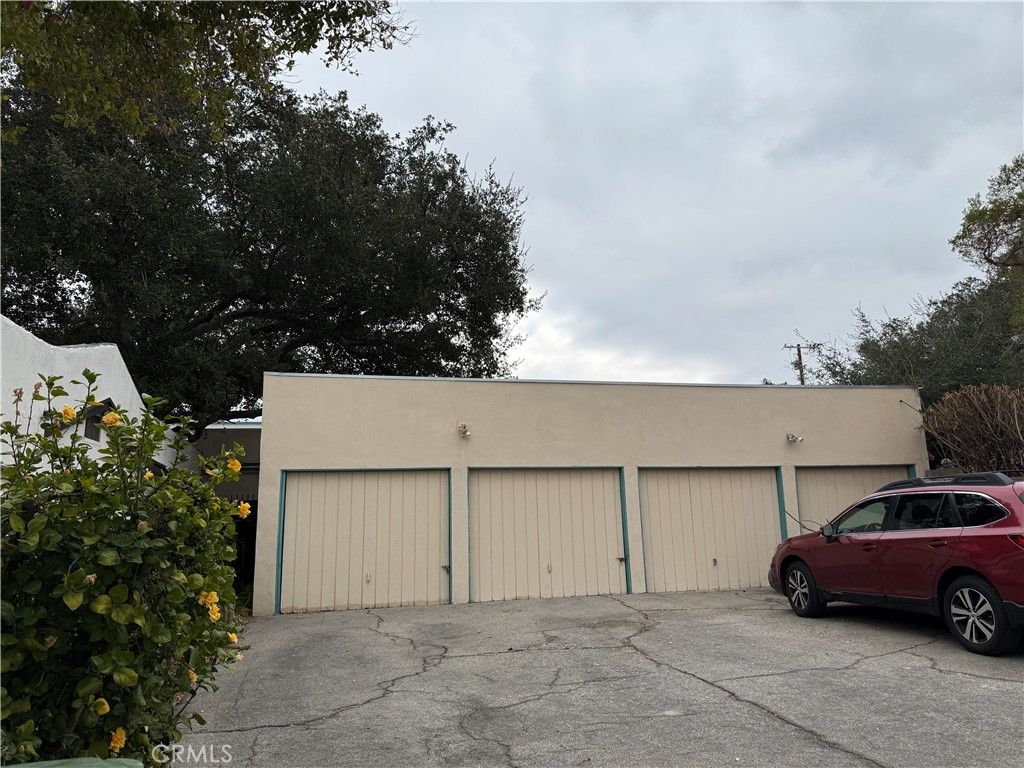 Photo of 10438 Scoville Avenue, Sunland, CA 91040 (MLS # BB25243008)