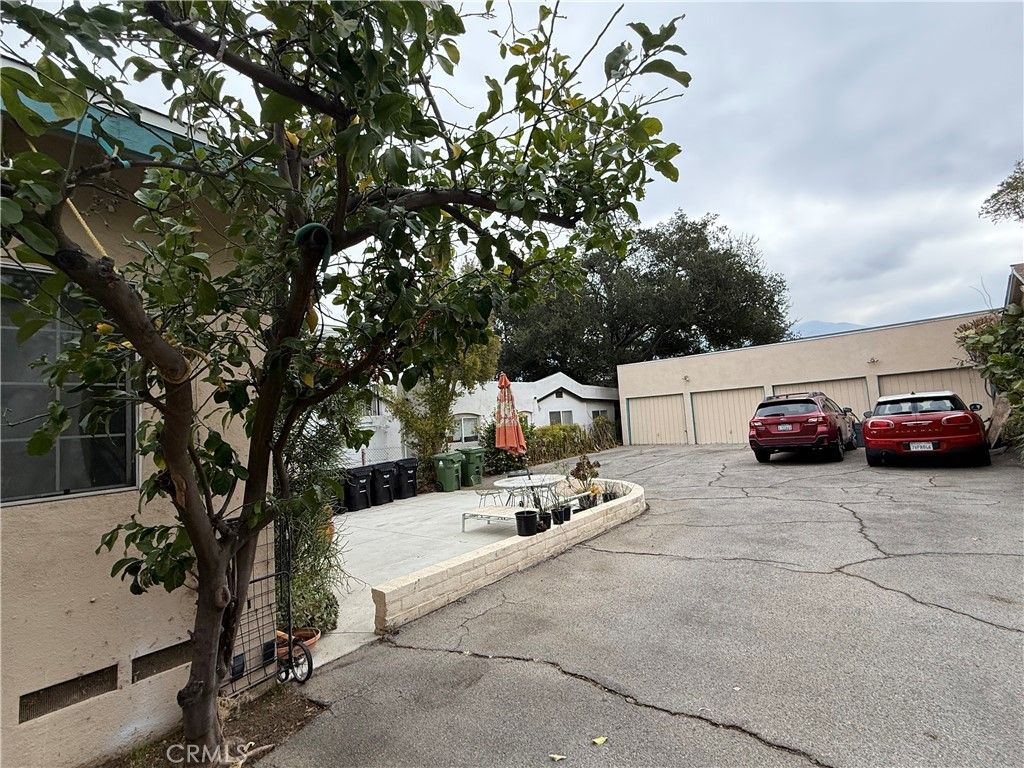 Photo of 10438 Scoville Avenue, Sunland, CA 91040 (MLS # BB25243008)