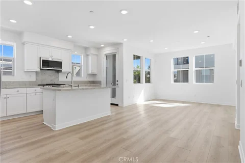 MLS: OC26215546