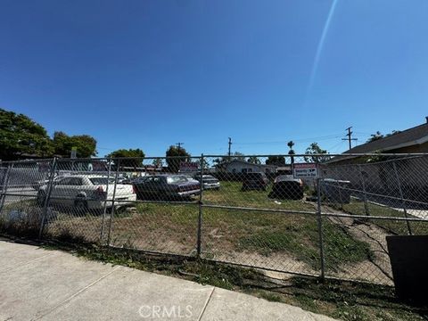Photo of 8501 Towne AVE, Los Angeles, CA 90003 (MLS # DW26099778)