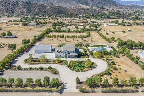 Photo of 9248 Hierba RD, Agua Dulce, CA 91390 (MLS # SR26117928)