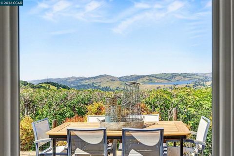 Photo of 3 Camino Del Cielo, Orinda, CA 94563 (MLS # 41132992)
