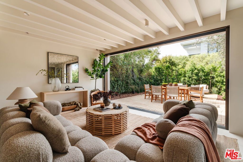 Photo of 744 Amoroso Place, Venice, CA 90291 (MLS # 25595651)