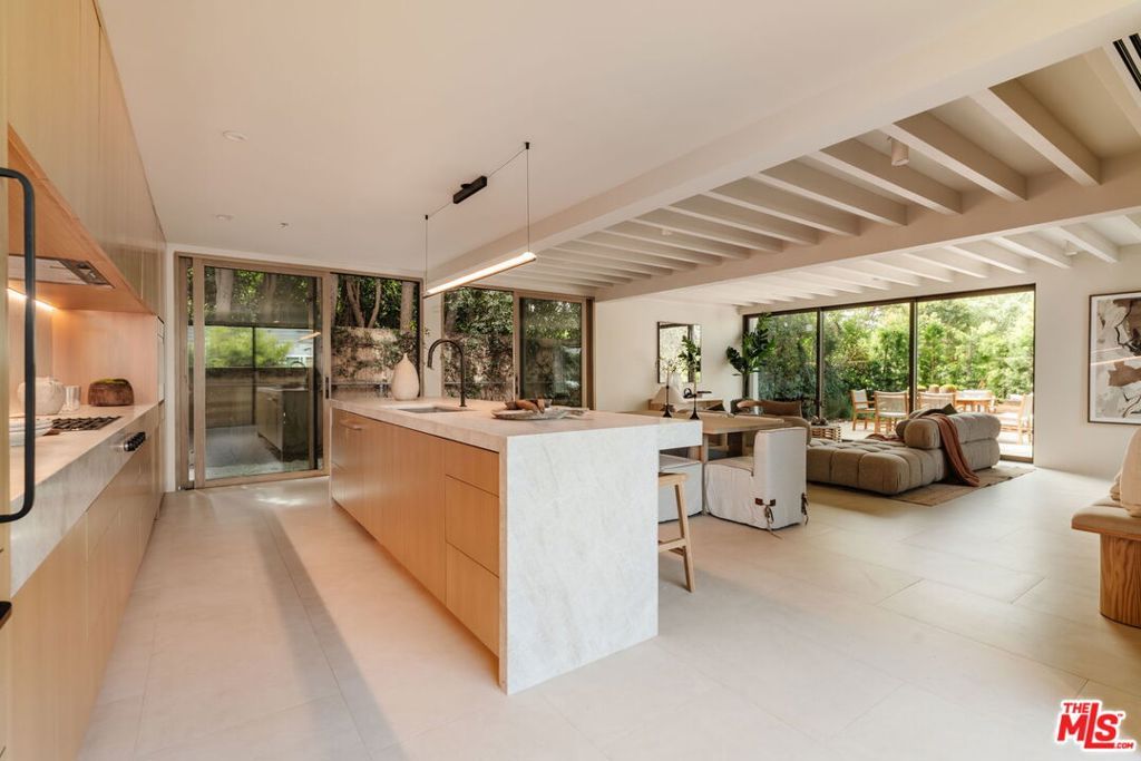 Photo of 744 Amoroso Place, Venice, CA 90291 (MLS # 25595651)