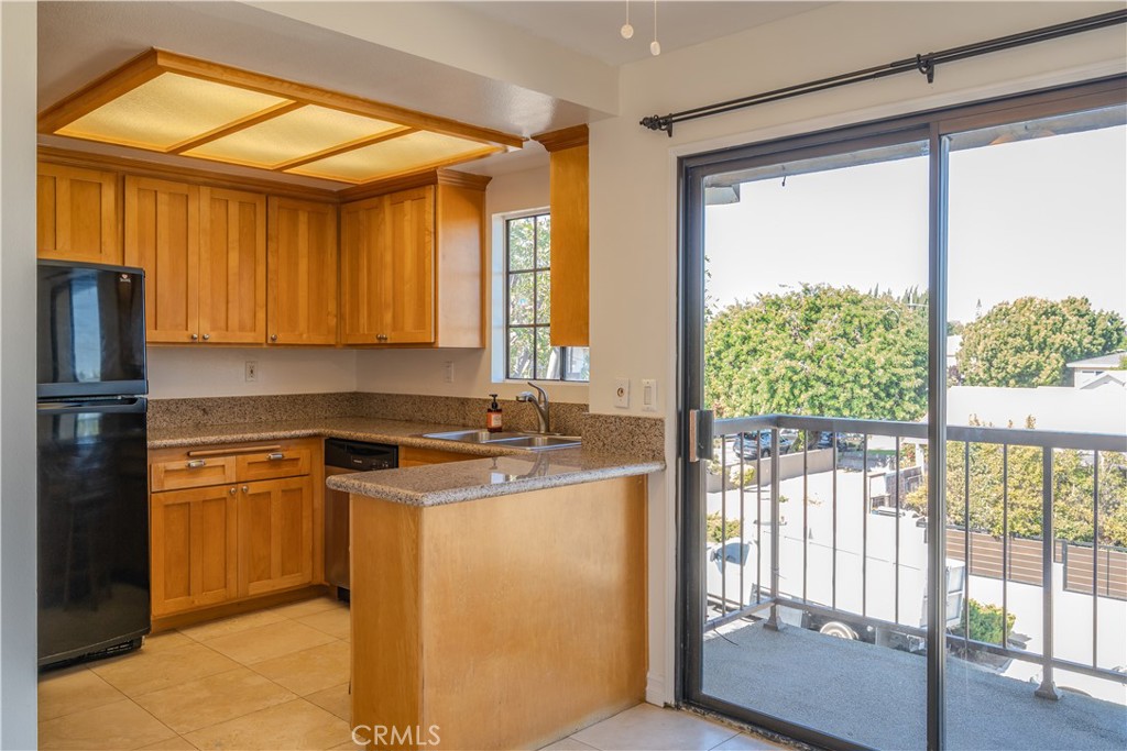 1095 W 14th