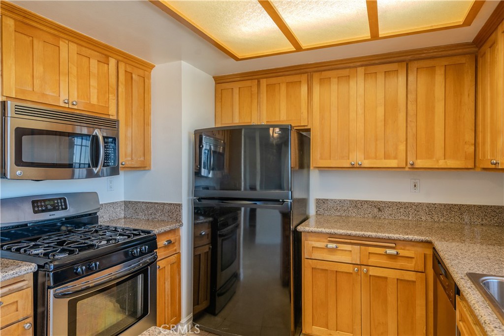 1095 W 14th
