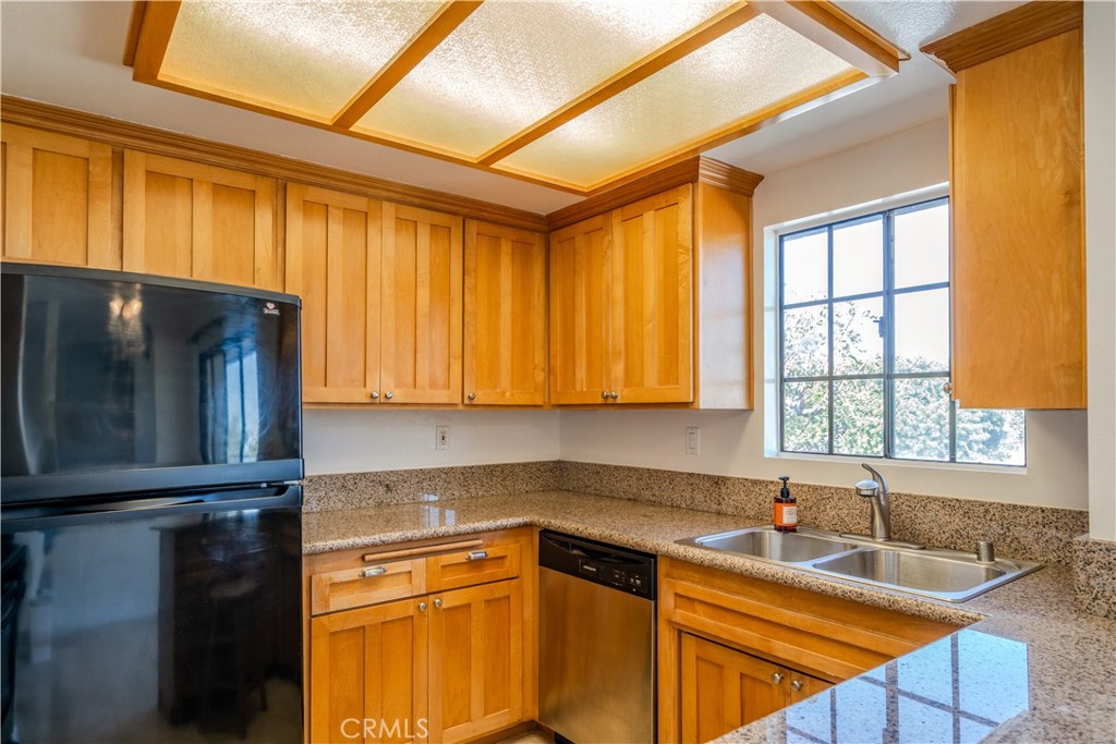 1095 W 14th