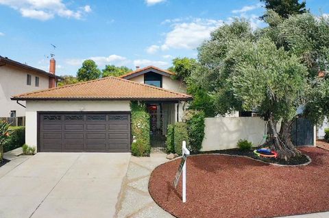 Photo of 2305 Oak Flat Road, San Jose, CA 95131 (MLS # ML82041871)