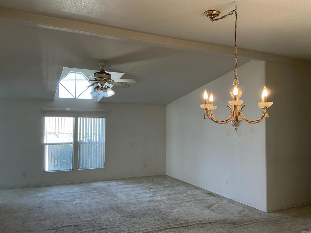 525 W El Norte  Pkwy 127