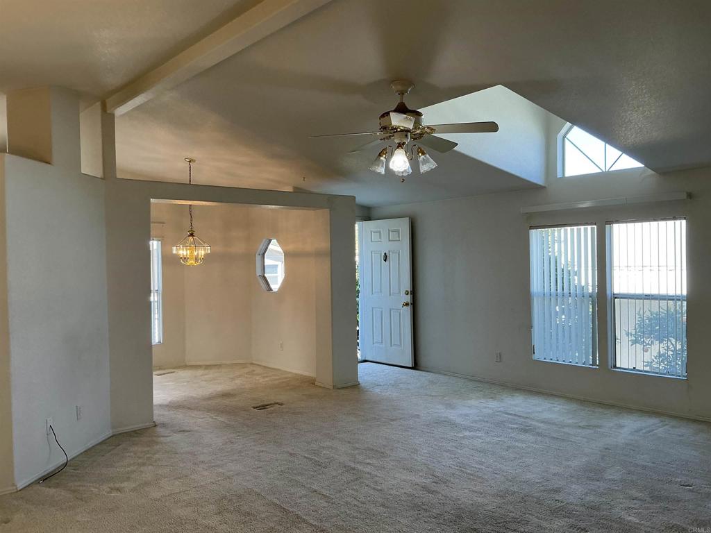 525 W El Norte  Pkwy 127