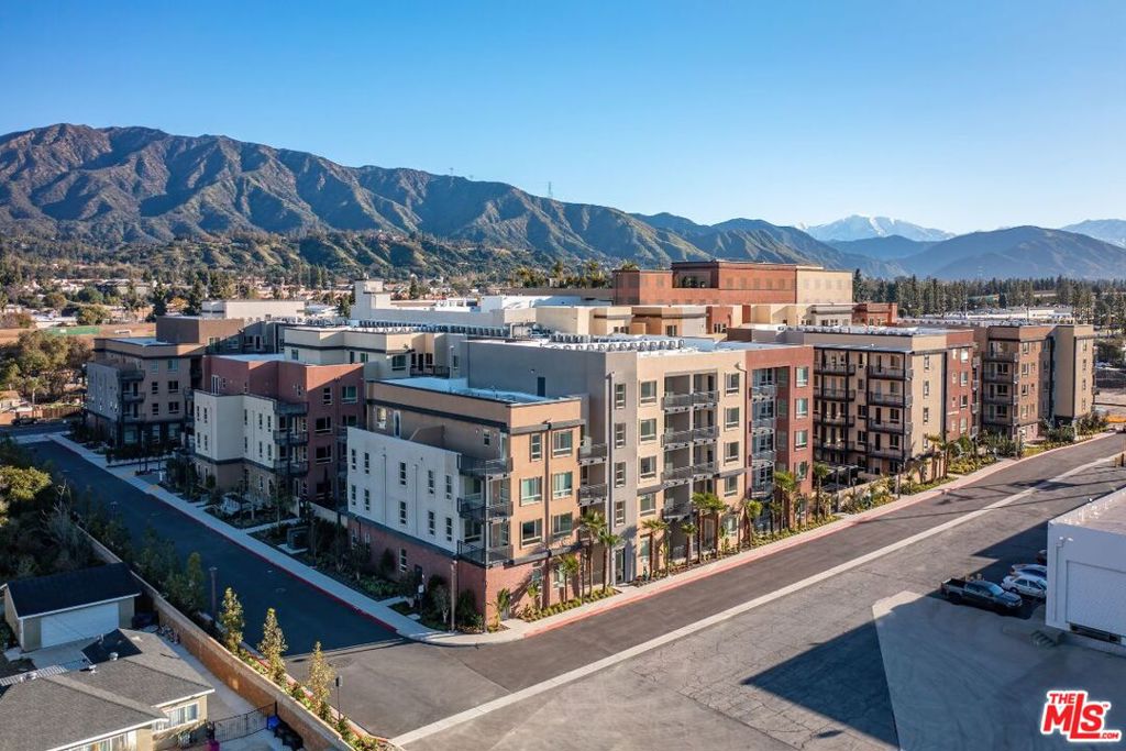This sophisticated 2BD/2BA apartment-home is available immediately. Discover new possibilities at this community in Duarte. Whether spent at home, in downtown Los Angeles or halfway around the world, the workweek can be intense. At this community, a harmonious blend of contemporary indoor leisure and lively outdoor adventures will help you hit the reset button. The Bodega, kick back and relax, catch a game with your neighbors, or catch up at the office without leaving home. The Bodega area offers a communal table and window seating. The rooftop Gimnasio is where you can get a workout in or recover your Zen without leaving home. The 24-hour fitness center includes functional training, outdoor equipment, and a yoga area. The Casa De Perror is where your pooch can get pampering too! As part of the pet-friendly amenities, there is an indoor dog spa with two wash and dry stations, plus leash hooks. Nothing compares to the natural light that illuminates the luxurious living spaces of this apartment-home. From stainless appliances and designer-selected color schemes to quartz countertops. This apartment-home allows you to relax and recharge in maximum comfort. Photos may consist of similar model units and virtually staged renderings.