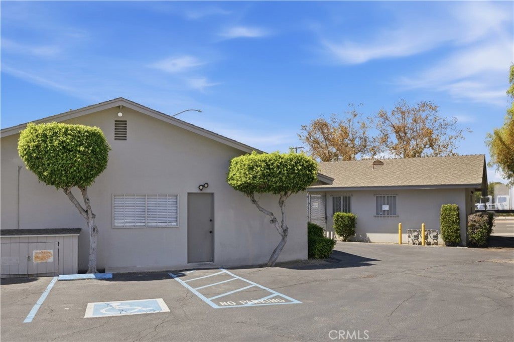 12462 Brookhurst