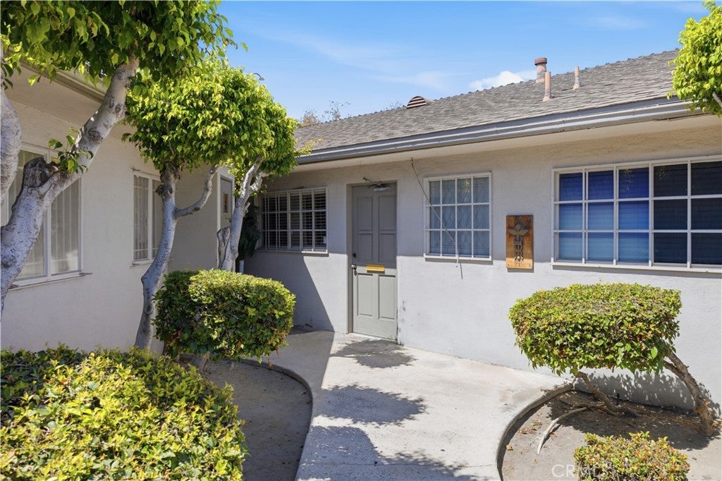 12462 Brookhurst
