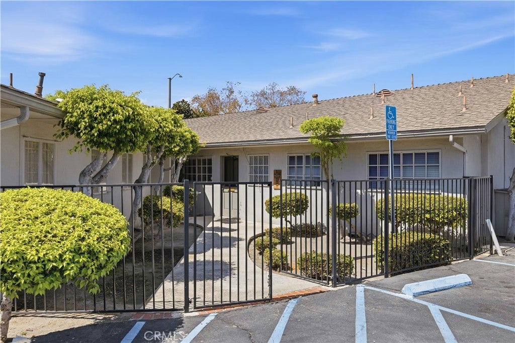 12462 Brookhurst