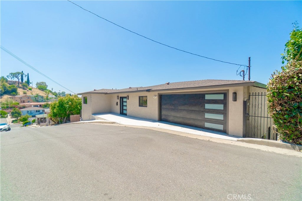 2925 Adkins