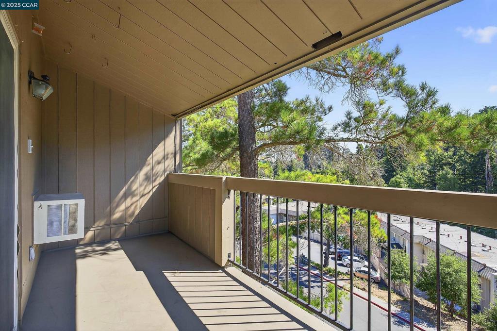 MORAGA TERRACE - Residential
