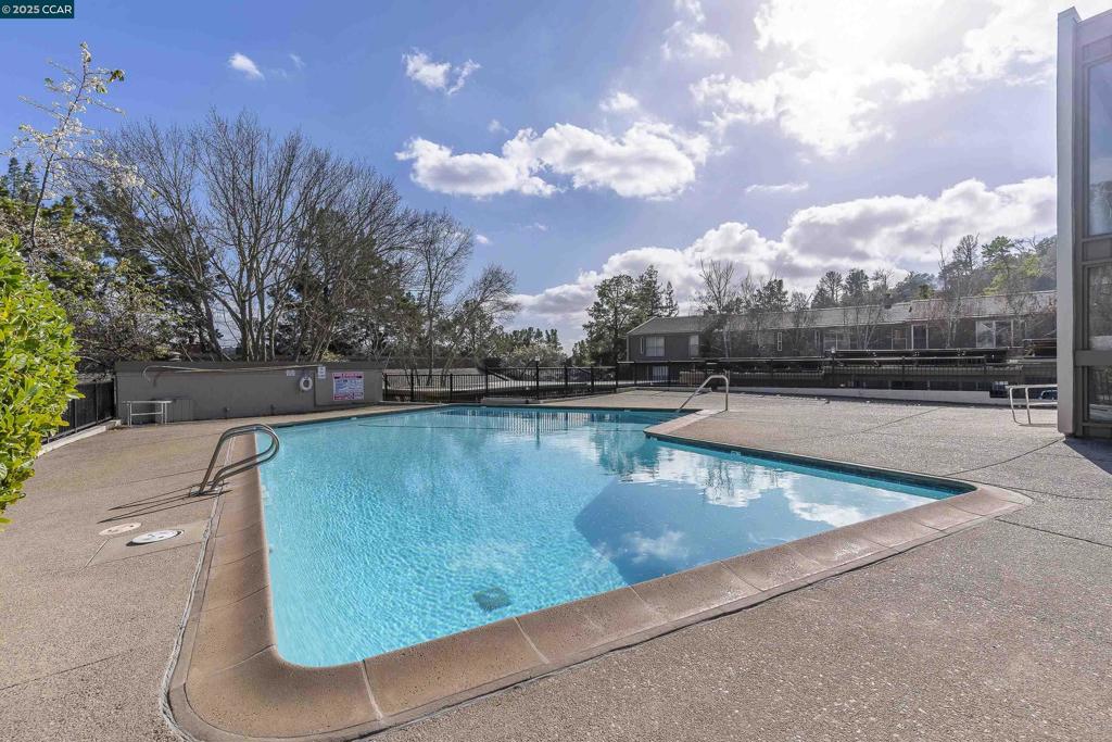 MORAGA TERRACE - Residential