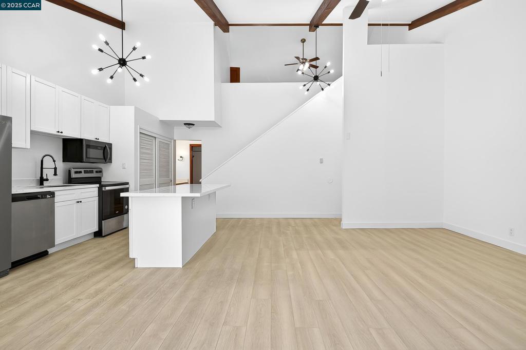 MORAGA TERRACE - Residential