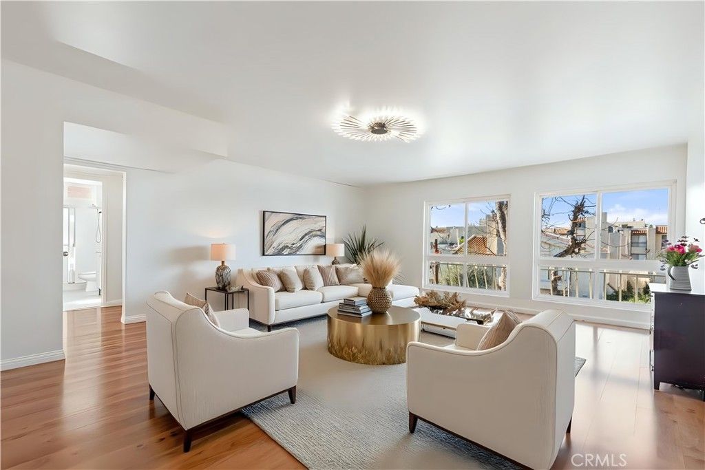 Photo of 5250 Zelzah #21A, Encino, CA 91316 (MLS # SR26011264)