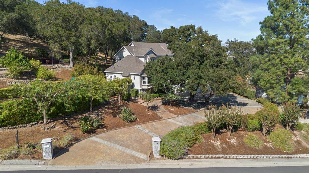 1925 Mantelli Drive