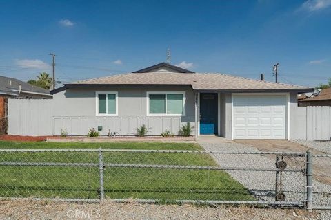 Photo of 18222 10th St, Bloomington, CA 92316 (MLS # CV25273902)