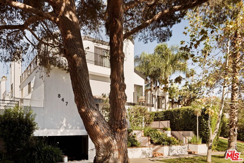 Photo of 847 17th Street #1, Santa Monica, CA 90403 (MLS # 26660239)