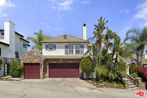 Photo of 21615 Medina Estates Drive, Woodland Hills, CA 91364 (MLS # 26706743)