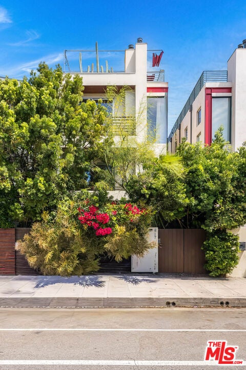 417 Venice Way, Los Angeles CA 90291