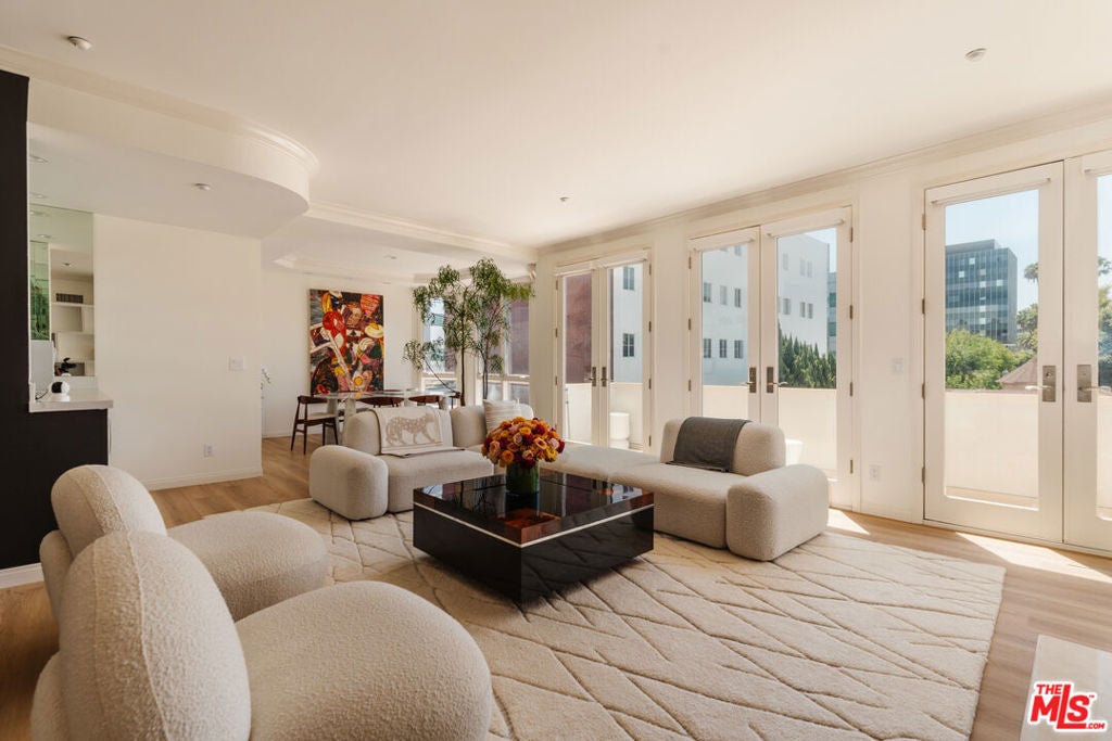 Photo of 121 N Almont Drive #304, Beverly Hills, CA 90211 (MLS # 26987933)