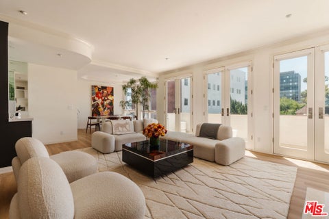 Photo of 121 N Almont Drive #304, Beverly Hills, CA 90211 (MLS # 26987933)
