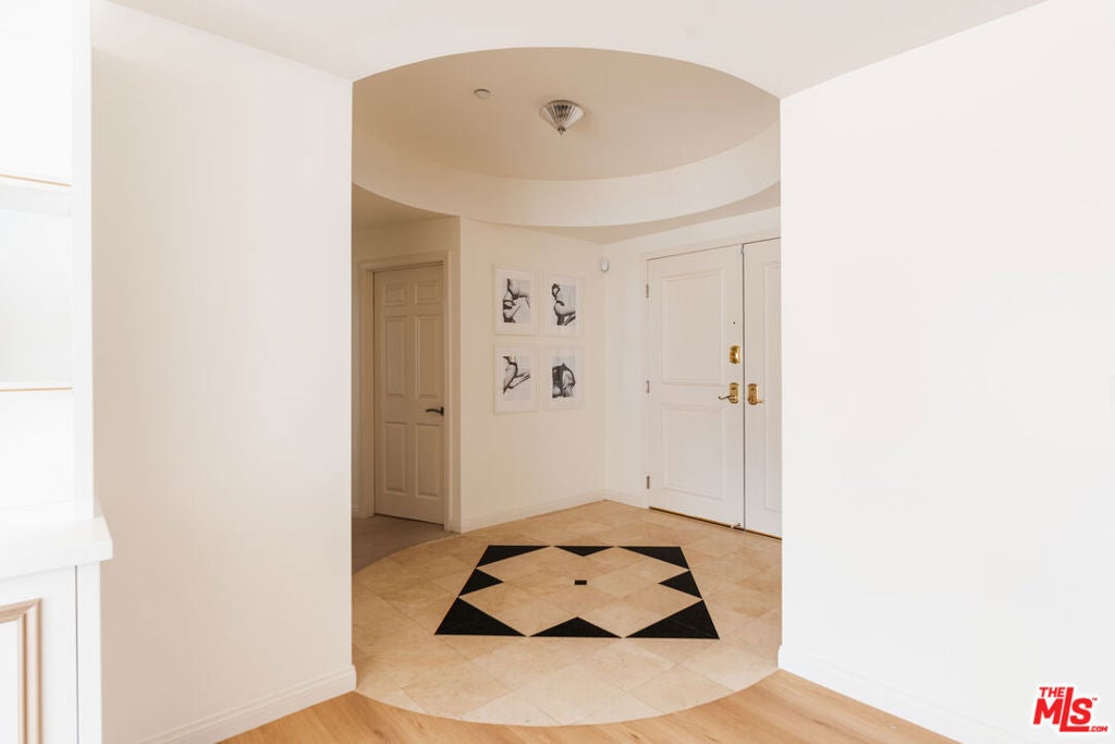 121 N Almont Drive 304