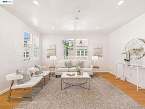 Photo of 511 Summer Ln Ln, Richmond, CA 94806 (MLS # 41134914)