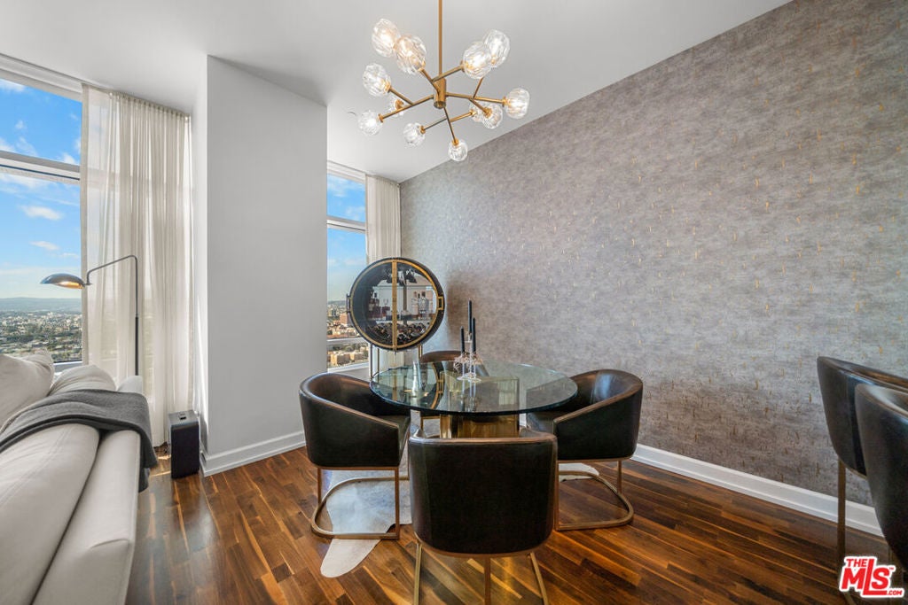 900 W Olympic Boulevard 28E