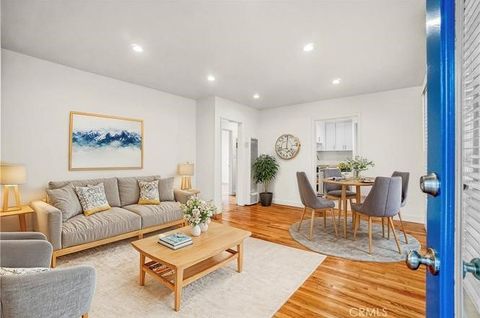 Photo of 21 26th Avenue #4, Venice, CA 90291 (MLS # WS25233438) Photo of 21 26th Avenue #4, Venice, CA 90291 (MLS # WS25233438)