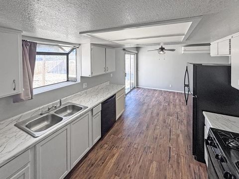 Photo of 5393 Mariposa Avenue, 29 Palms, CA 92277 (MLS # 219142427DA)