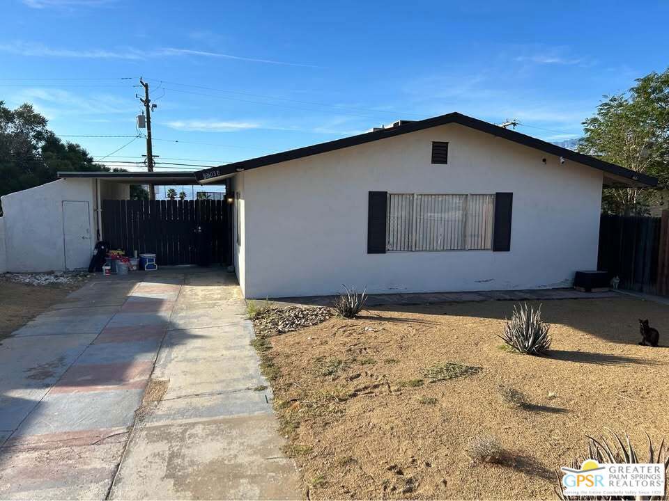 Clean 2 bed 2 bath home. Has an extra room in the back. Tile floors ceiling fan and upgraded kitchen and baths. Tenant occupied. Convenient to schools and shopping. Great starter home or rental.