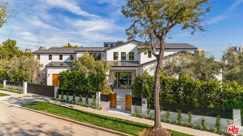 Photo of 10386 Strathmore Drive, Los Angeles, CA 90024 (MLS # 25569791)