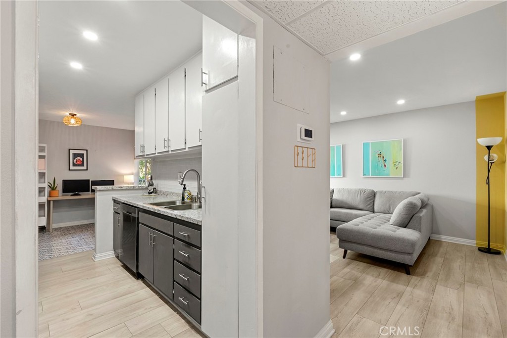 18307 Burbank 5