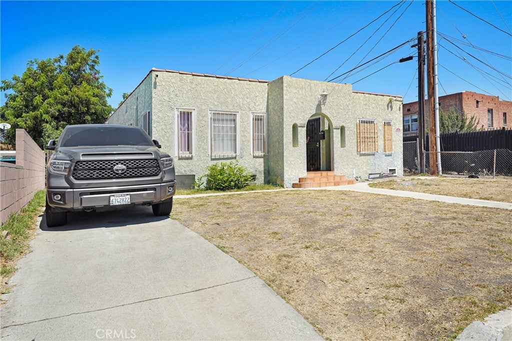 1017 W 46th