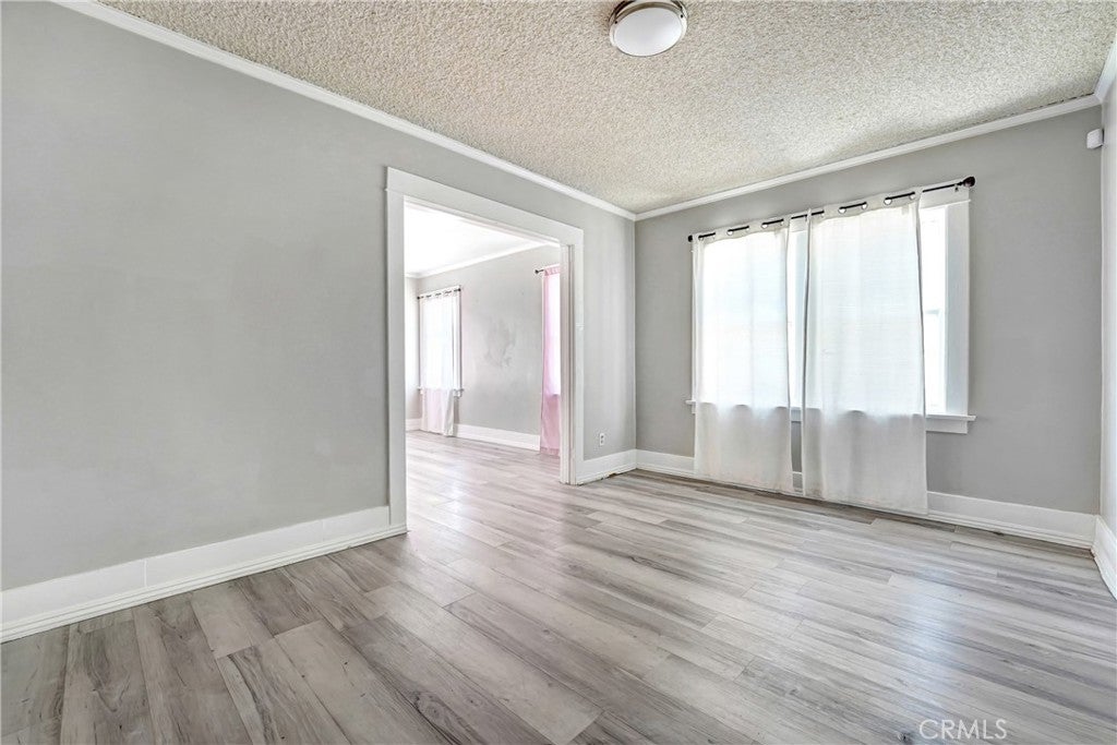 1017 W 46th
